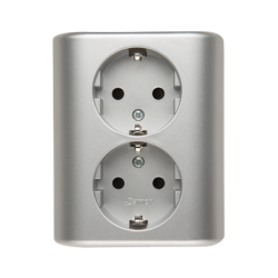 Gniazdo wtyczkowe podwójne z uziemieniem typu Schuko z przesłonami torów prądowych - wersja skandynawska (kompletny produkt) 16A 250V, zaciski śrubowe, srebrny mat, metalizowany
